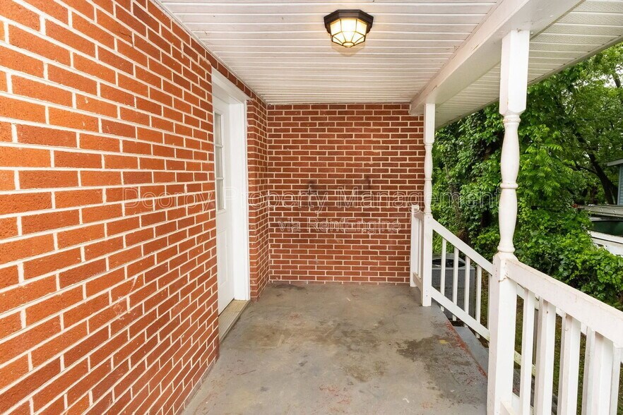 Building Photo - 403 Warren St
