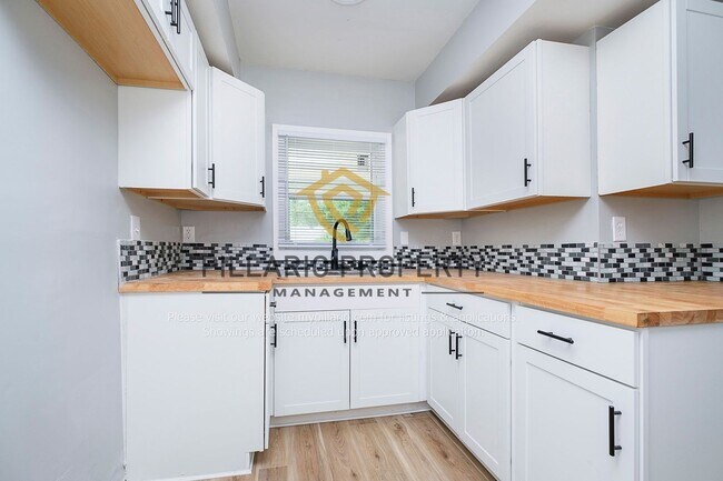 Building Photo - Cozy 3 Bedroom, 1 Bathroom Home Available ...