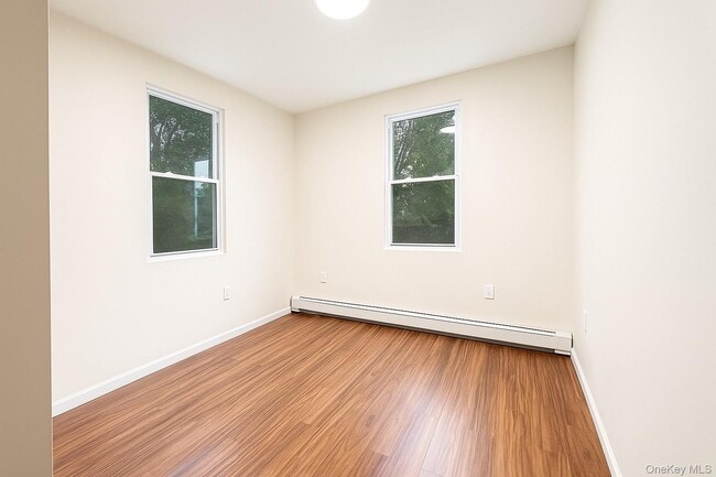 Building Photo - 557 Van Nest Ave