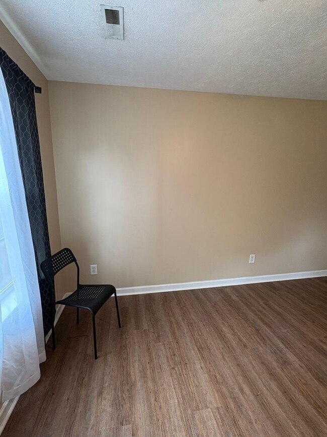 Building Photo - 2 bedroom 2 Bath Apartment