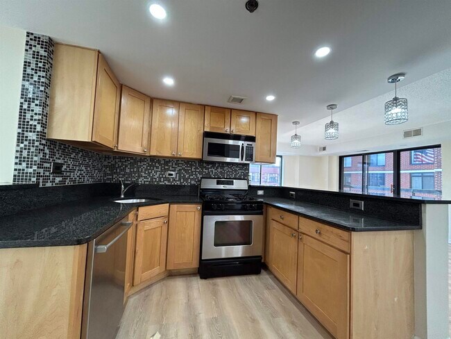 Building Photo - 759 2nd St