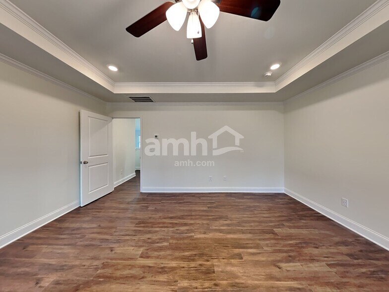 Building Photo - 1802 Windsor Park Ave