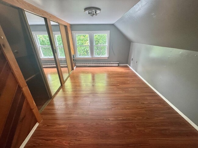 Building Photo - Stunning Renovated 6-Bedroom Home Near Dow...