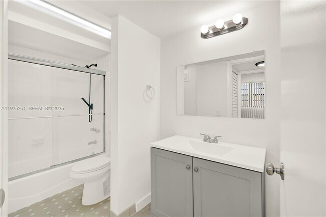 Building Photo - 3620 SW 114th Ave