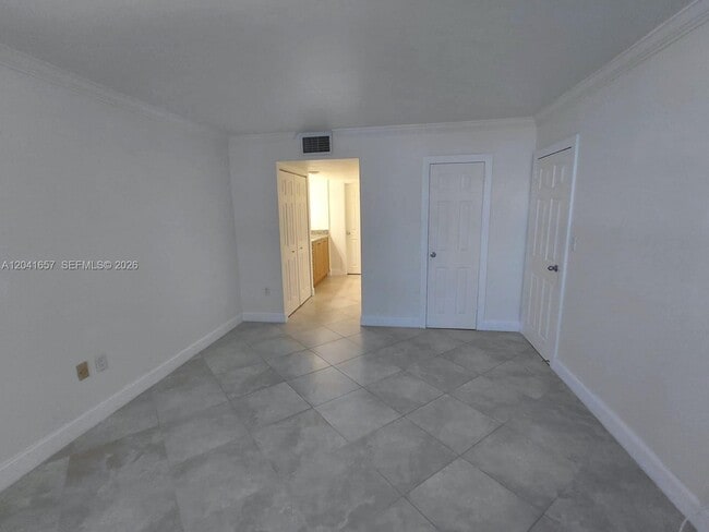 Building Photo - 5701 Collins Ave