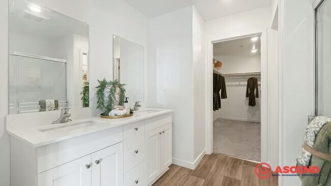 Building Photo - 3125 Riverwood Pk Dr