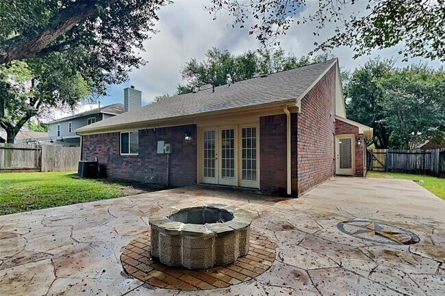 Building Photo - 3912 Ashwood Dr