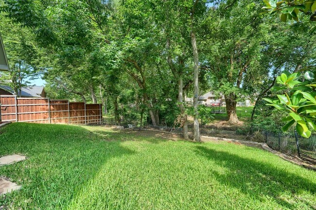 Building Photo - 812 Brookwater Dr