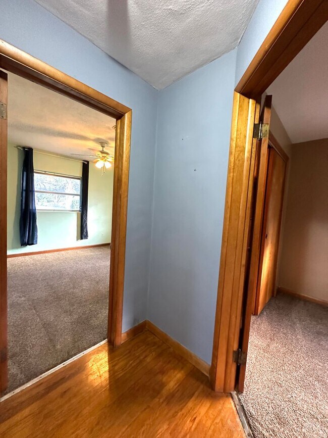 Building Photo - MOVE IN SPECIAL- Nice 2/1 Home w/ Fenced Yard in St Cloud