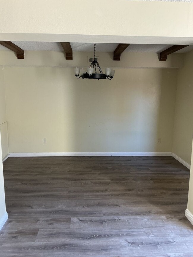 Building Photo - Townhome 3 bedroom 2 bath