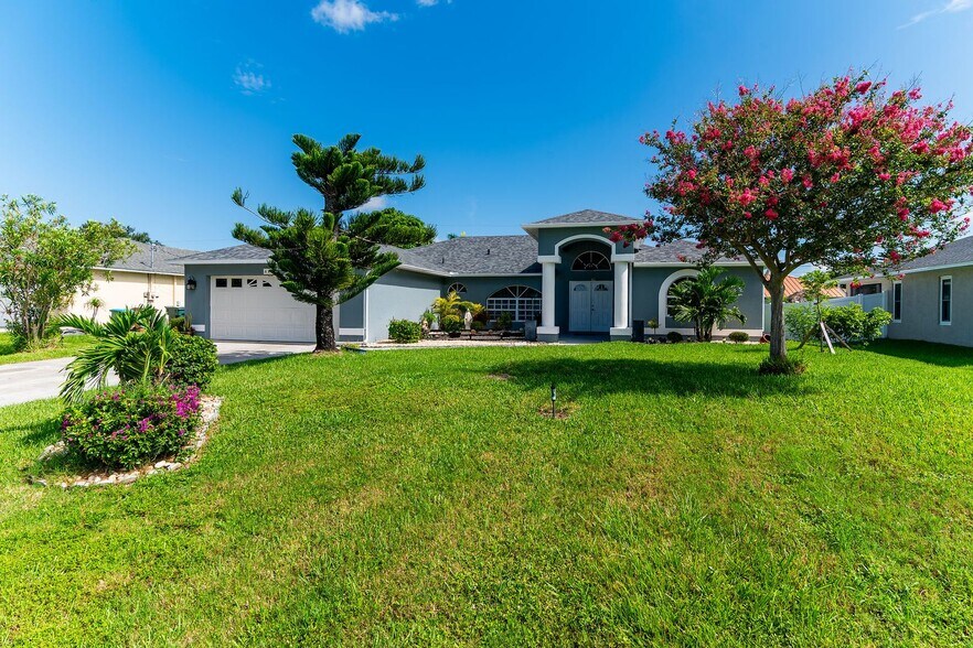 Building Photo - Coming in Sept ! Beautifully Furnished and  recently renovated home