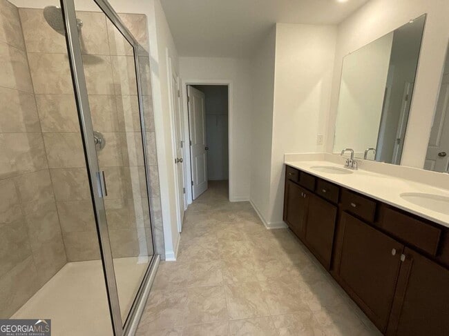 Building Photo - 5716 Plaza Dr SE