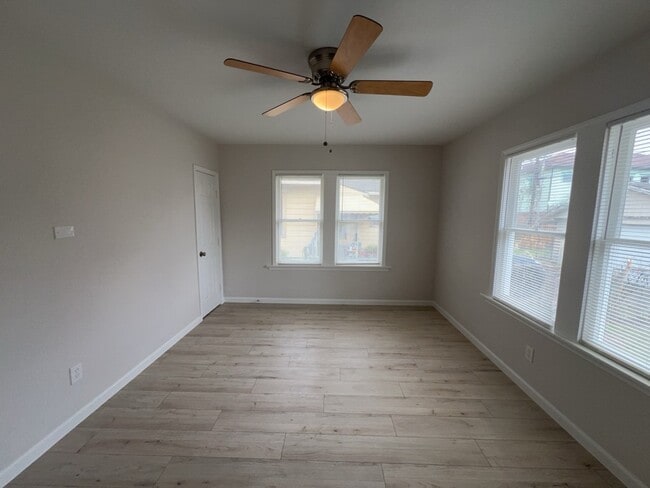 Building Photo - 1008 Studewood St