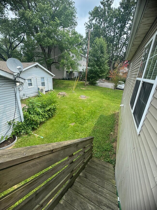 Building Photo - 201 E 19th St