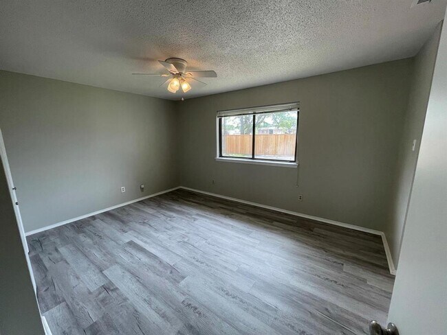 Building Photo - 1008 Wake Dr