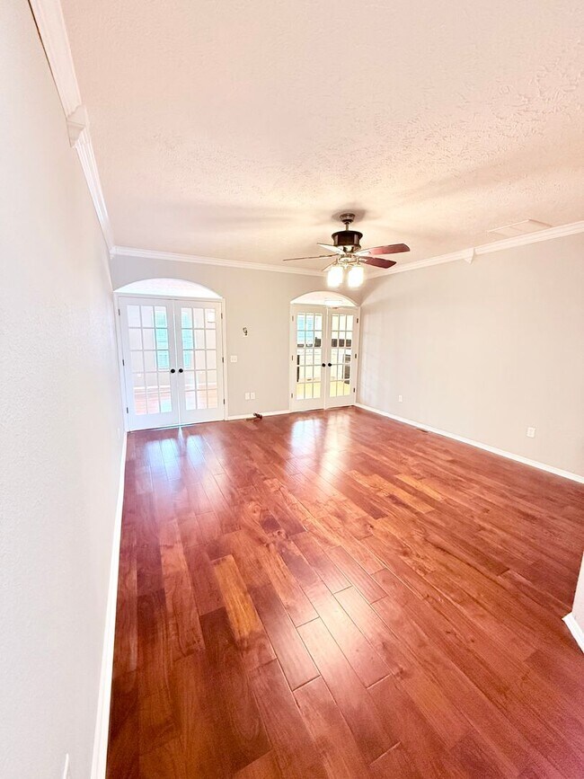 Building Photo - Bent Tree Subdivision - 4 BR - 2 Living Areas - 3 Car