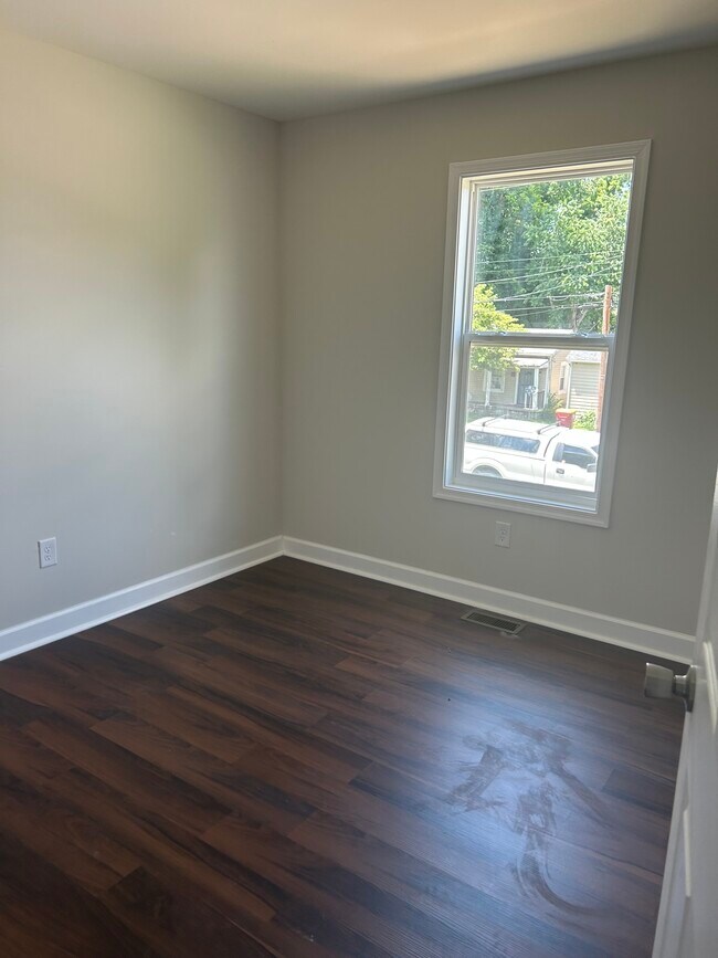 Building Photo - 404 Virginia Ave