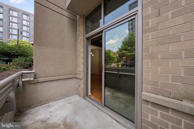 Building Photo - 811 4th St NW