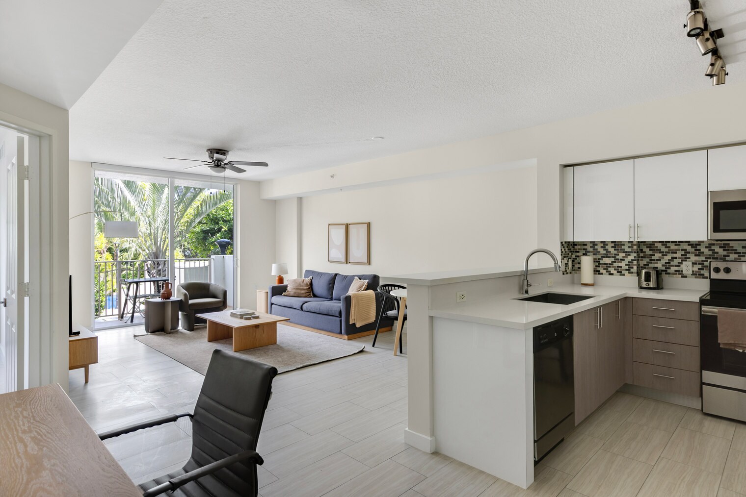 Building Photo - 3880 NE 6th Ave