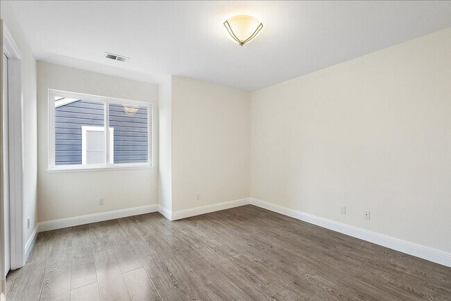 Building Photo - 1590 Buena Vista Ave