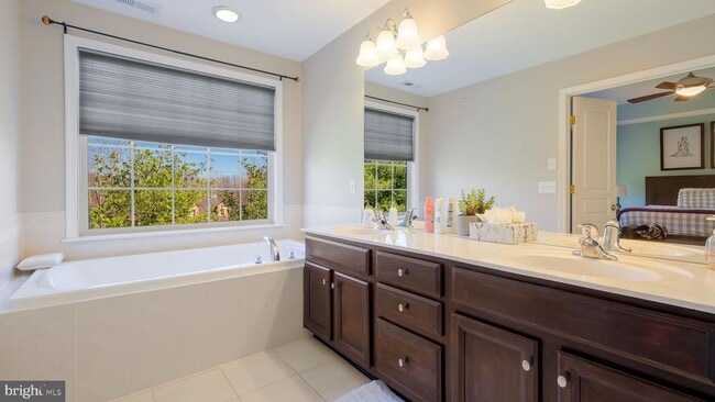 Building Photo - 303 Hilltop Ct