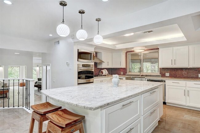 Building Photo - 8804 Mountain Ridge Dr