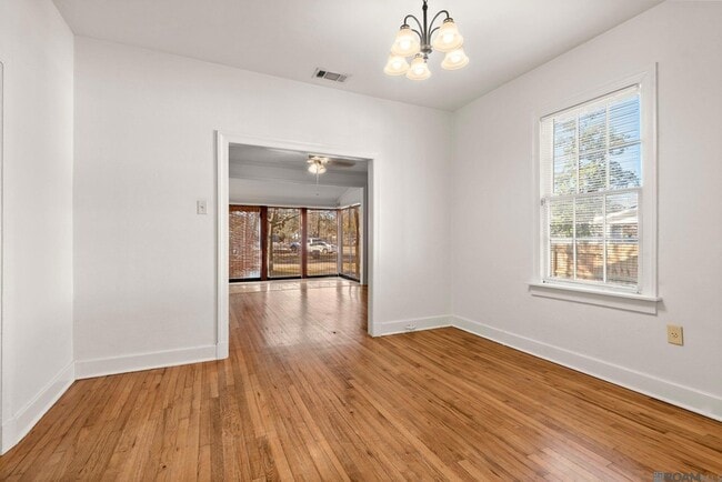 Building Photo - 4621 Sweetbriar St