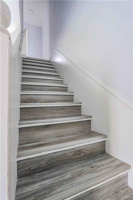 Building Photo - 720 E Sugarcane Dr