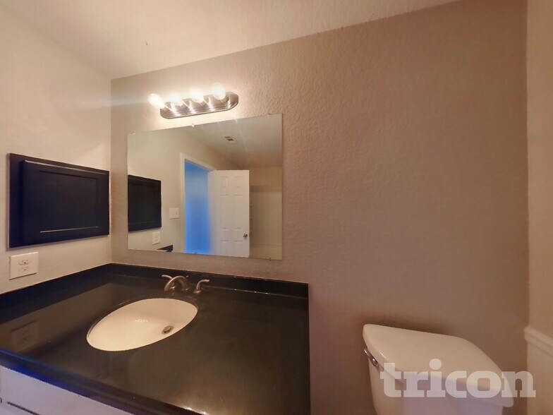 Building Photo - 8615 Silver Willow