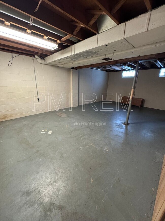 Building Photo - 782 Akron Blvd