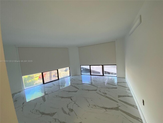 Building Photo - 13951 Kendale Lakes Cir