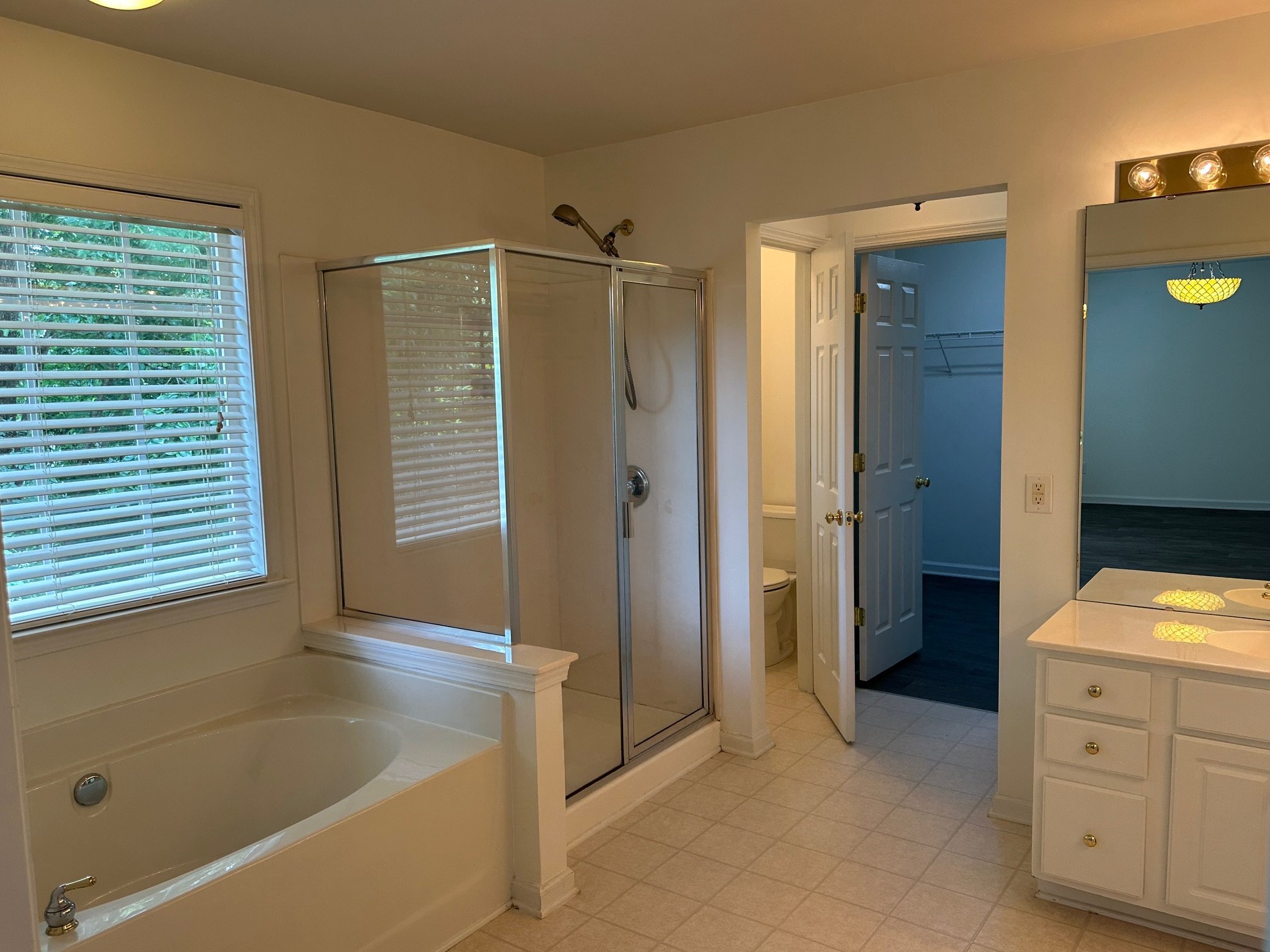 Building Photo - 7811 Noland Woods Dr