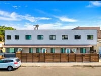 Building Photo - Beautiful Renovated 2 Bed/1 Bath Unit