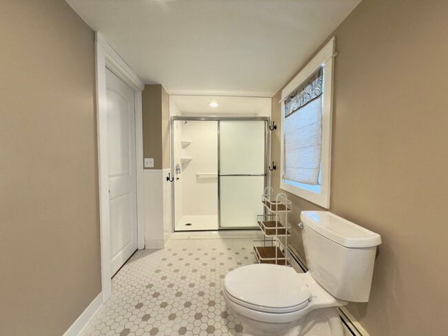 Building Photo - 717 Warner Ave