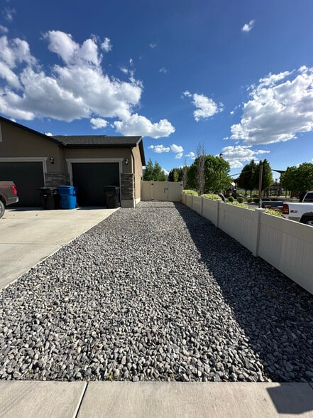 Building Photo - 1976 80 N