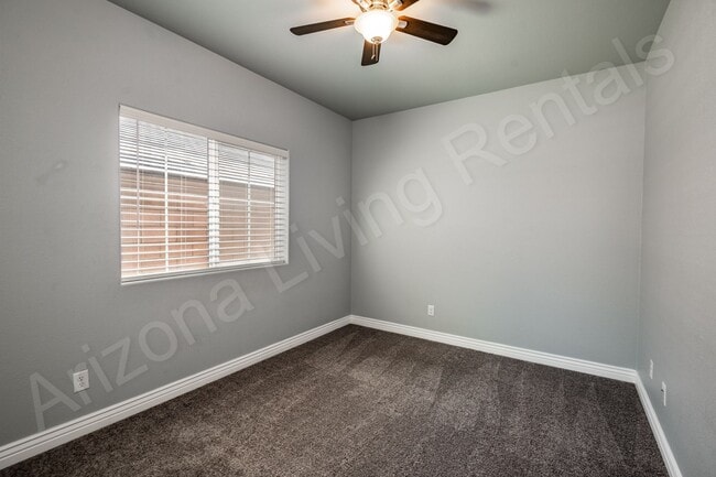 Building Photo - DON'T MISS THIS THREE BEDROOM TOWNHOUSE IN A PRIME LOCATION