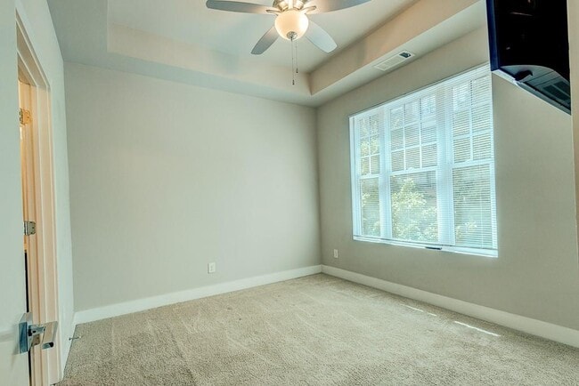 Building Photo - 728 Taylor Ct