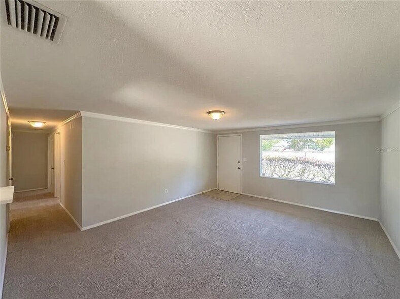 Building Photo - 638 Blackthorn Dr