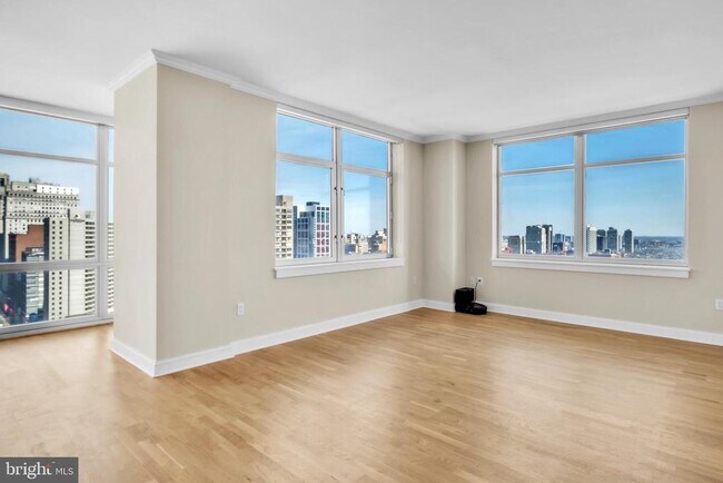 Building Photo - 400 S Broad St