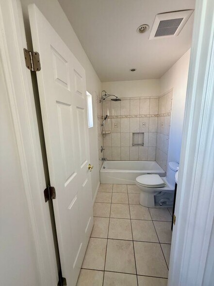 Building Photo - 1838 Glenwood Rd