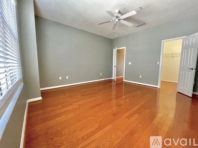 master bed / closet - 7230 Hamilton Rd