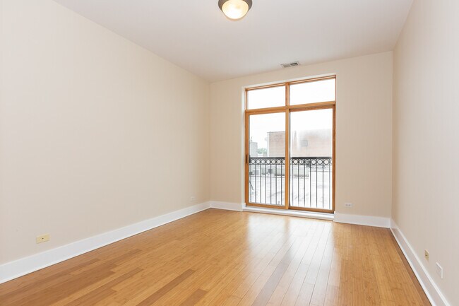 Building Photo - 5766 N Lincoln Ave