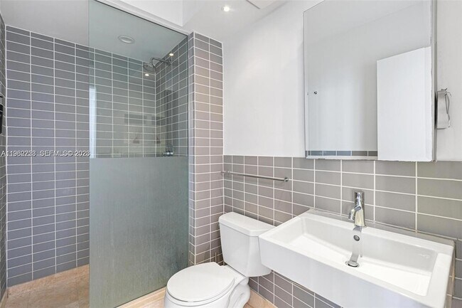 Building Photo - 780 NE 69th St