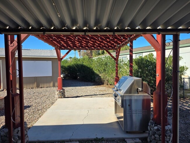 Building Photo - STUNNING PROPERTY-3 bedroom/2 bath Manufacture home in Central Bullhead City