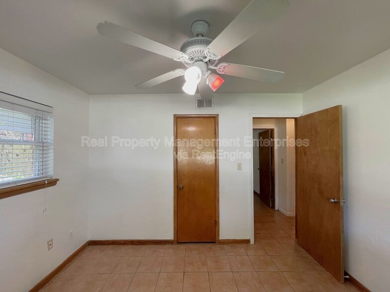 Building Photo - 1817 Hardy Dr