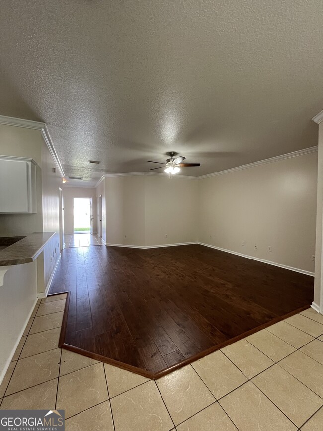 Building Photo - 204 Royal Palms Ave