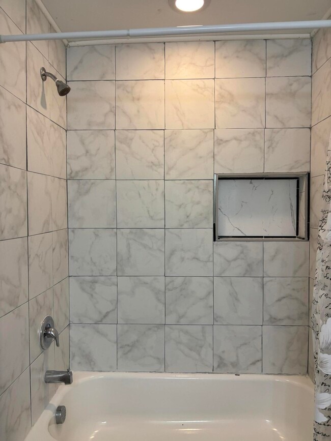 Building Photo - 335 Niblick Dr