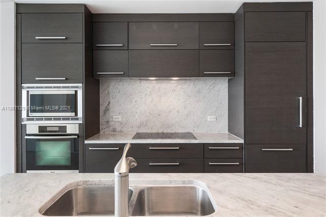 Building Photo - 900 Biscayne Blvd