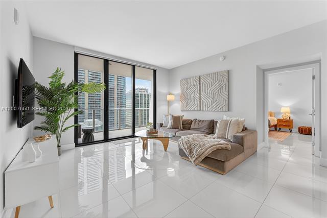 Building Photo - 1010 Brickell Ave