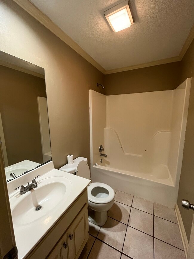 Building Photo - 211 Rodney Guthrie Dr
